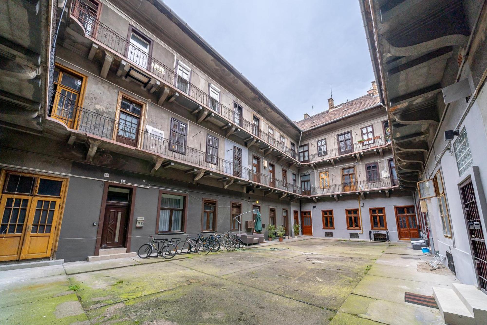 Azure Oasis In The Heart Of The City Budapeste Exterior foto